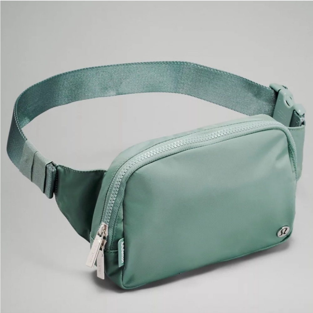 New Large Lululemon belt bag in Tidewater teal